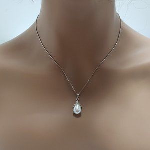 Elegant Pearl Pendant Necklace in 925 Silver